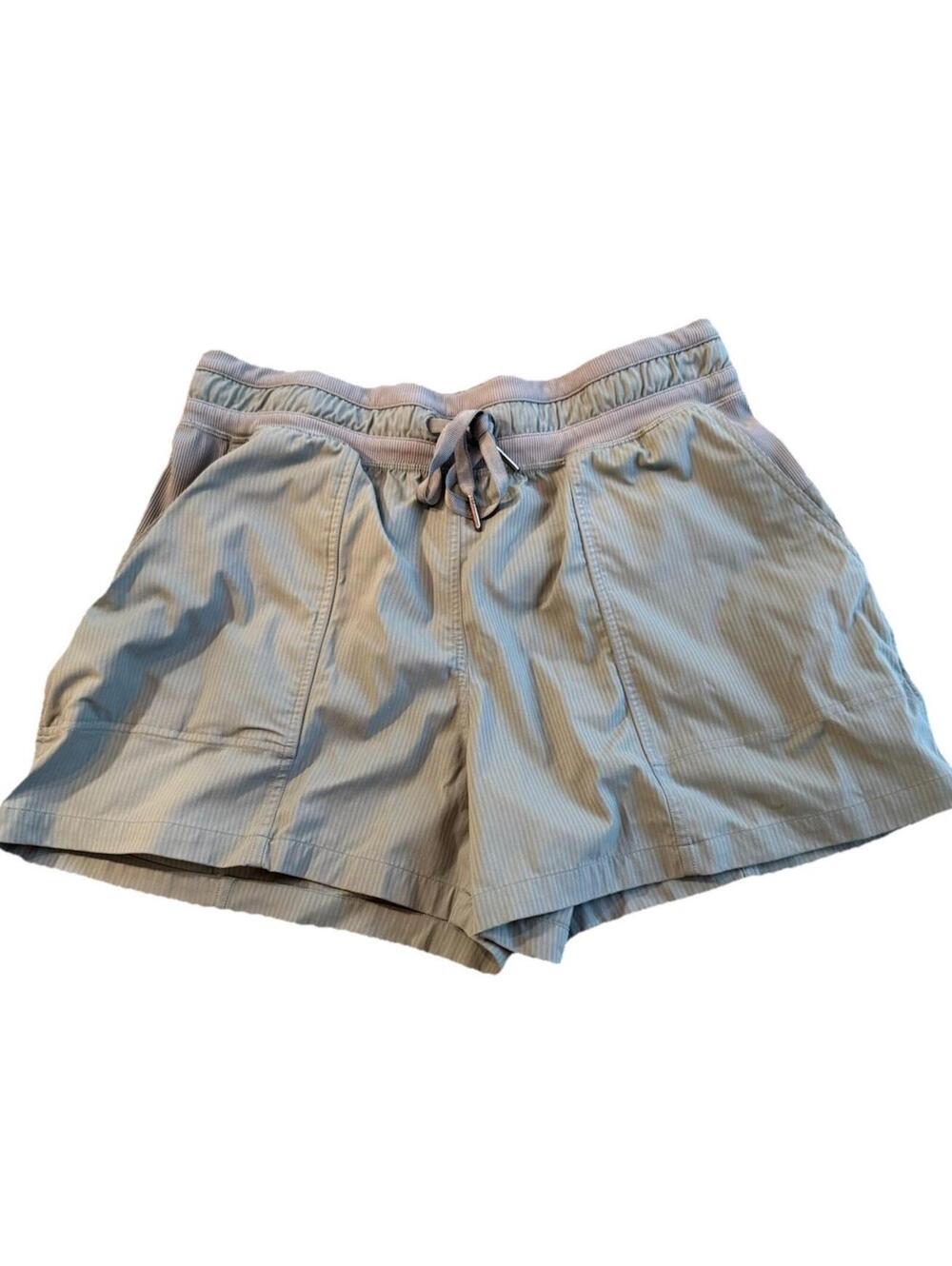 Lululemon Dance Studio High-Rise Short 3.5" Size 8 Green